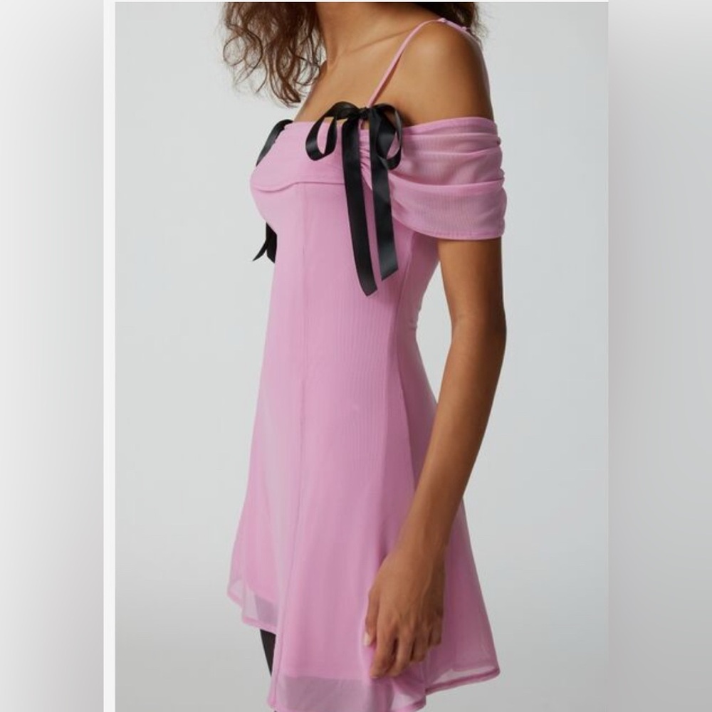 Urban Outfitters Kimchi Blue Allison Mesh Mini Dress size M in pink - Picture 2 of 9